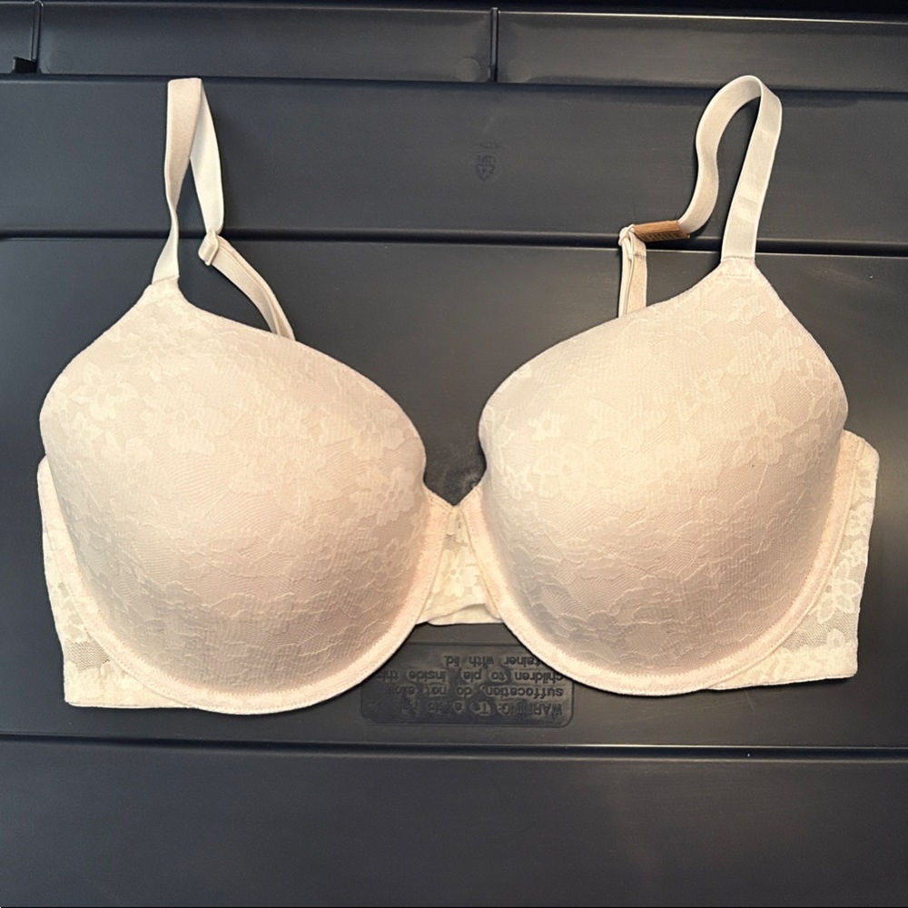 Victoria's Secret Cream Lace Bra